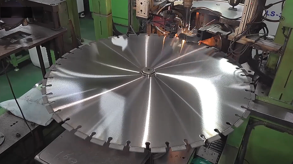 Which Diamond Saw Blade Parameters Affect Stone Block Utilization Rate?