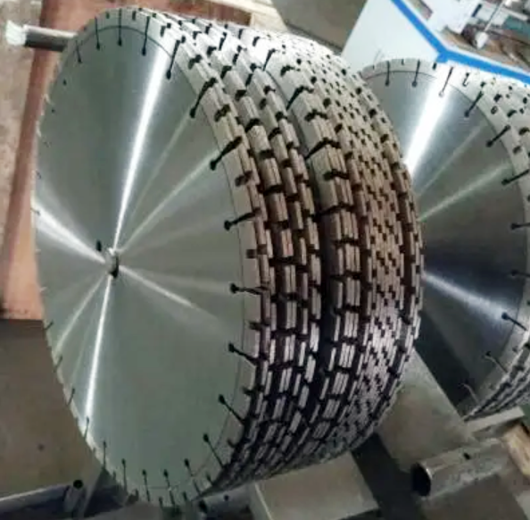 How to Choose the Right Concrete Saw Blade for Tough Cutting Jobs