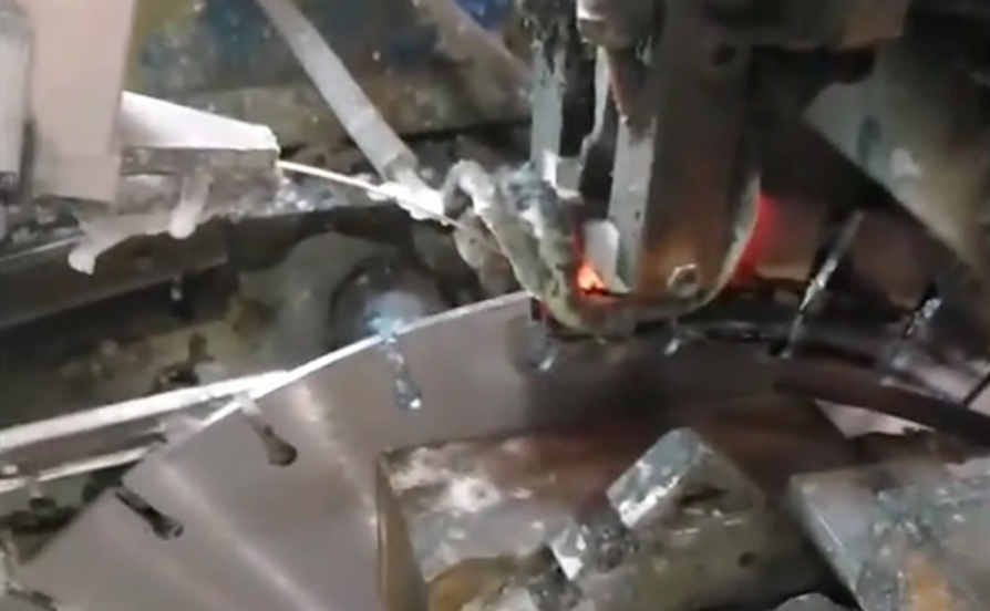 Laser welding of diamond saw blade cutting heads